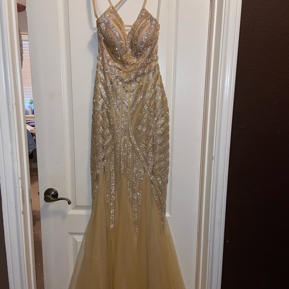 Gold prom dress, size 6 - Picture 2 of 5